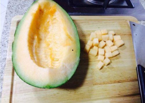 猴子吃哈密瓜,森林中的美味奇遇